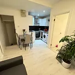 One Bedroom Flat 2Nd Floor Victoria