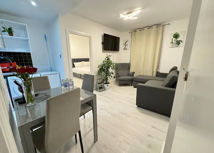 One Bedroom Flat 2Nd Floor Victoria