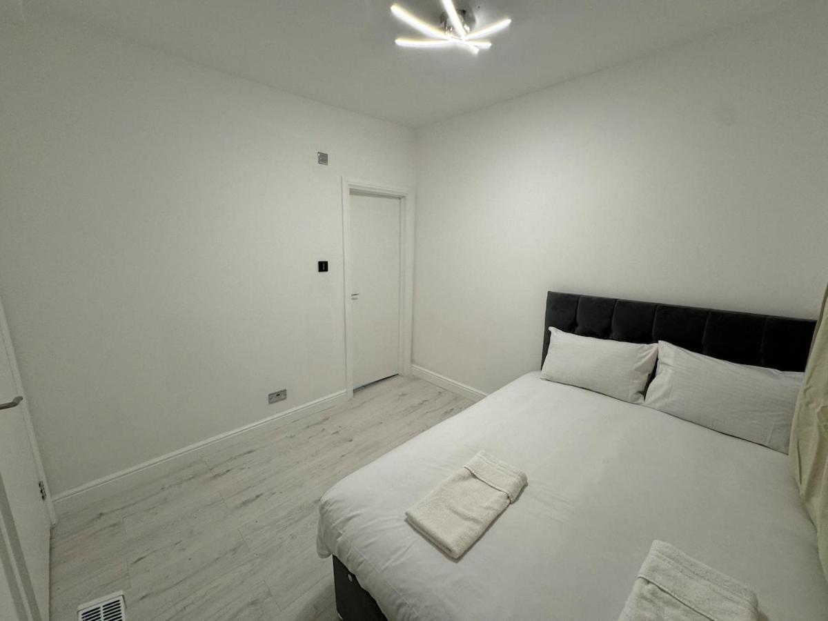 One Bedroom Flat 2nd Floor Victoria *