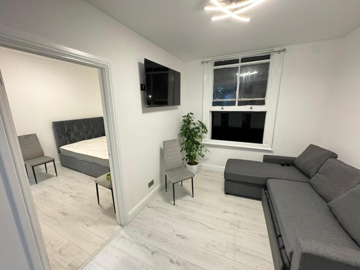 One Bedroom Flat 2nd Floor Victoria *