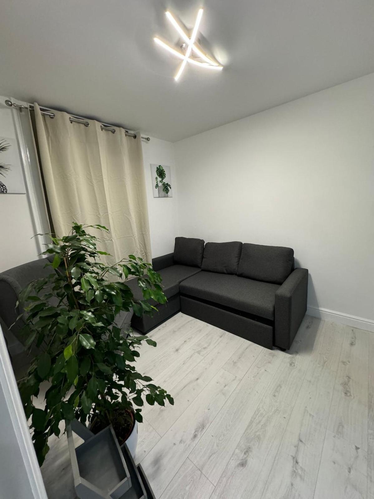 One Bedroom Flat 2nd Floor Victoria *