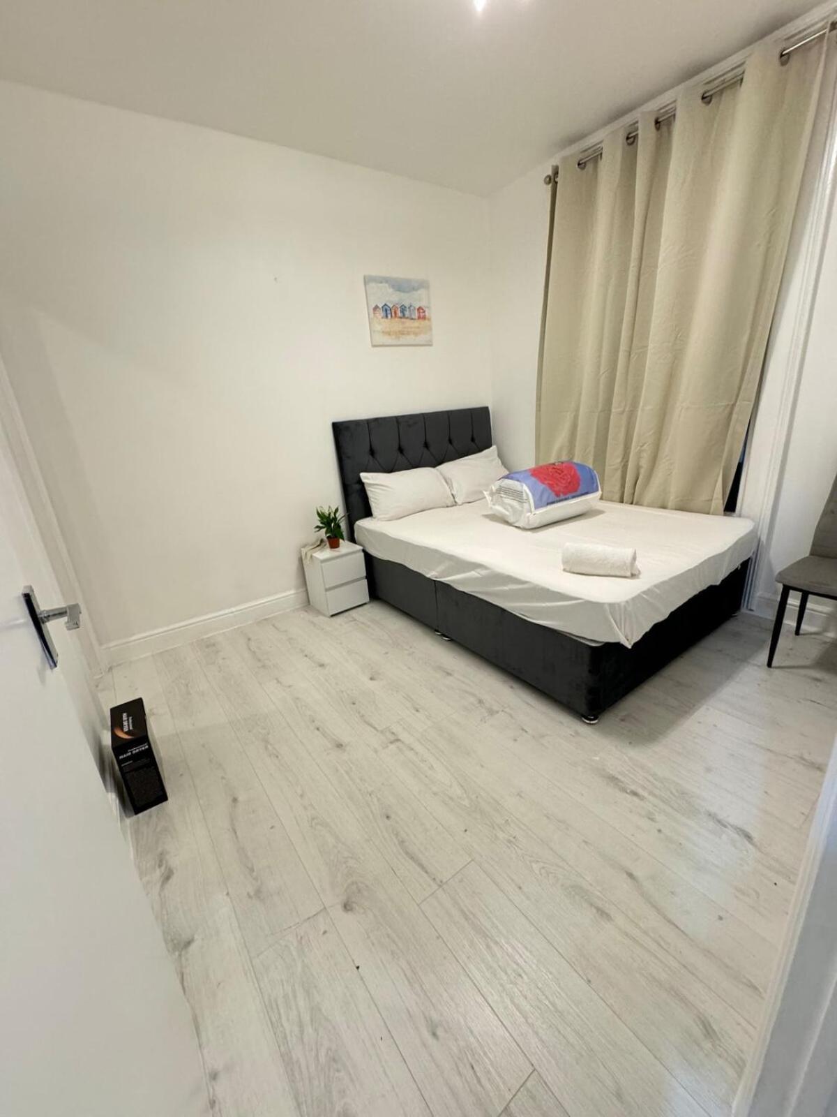 One Bedroom Flat 2nd Floor Victoria