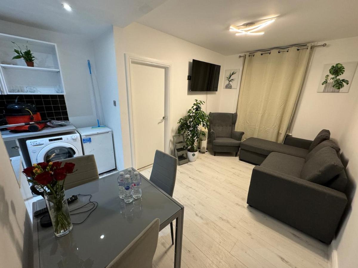 Appartamento One Bedroom Flat 2nd Floor Victoria Londra