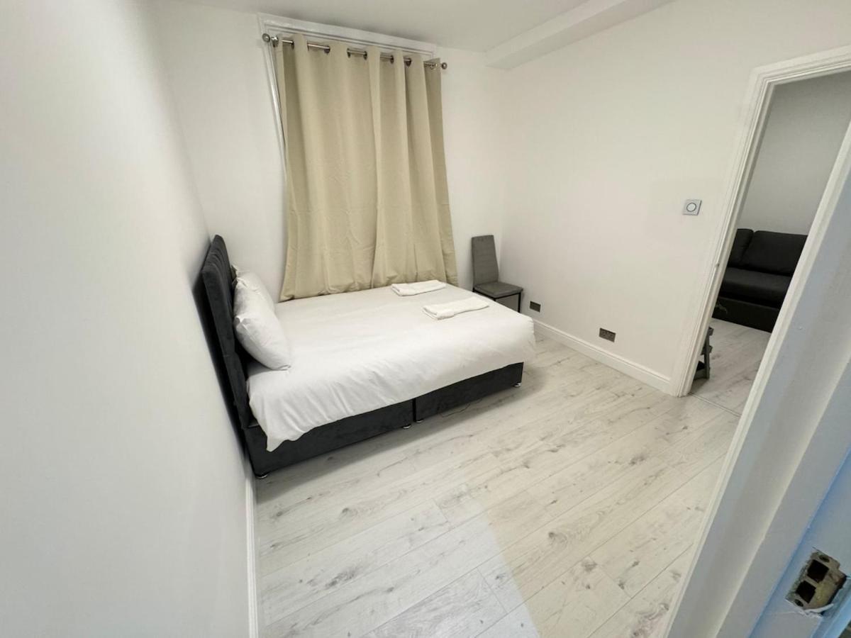 One Bedroom Flat 2nd Floor Victoria *