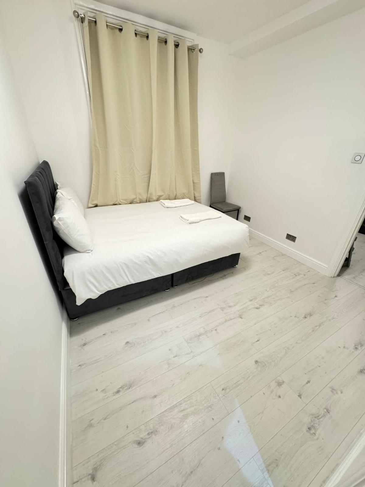 One Bedroom Flat 2nd Floor Victoria
