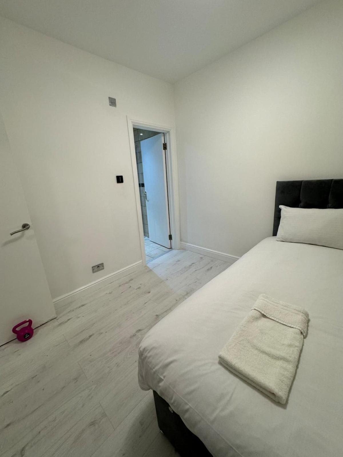 One Bedroom Flat 2nd Floor Victoria *