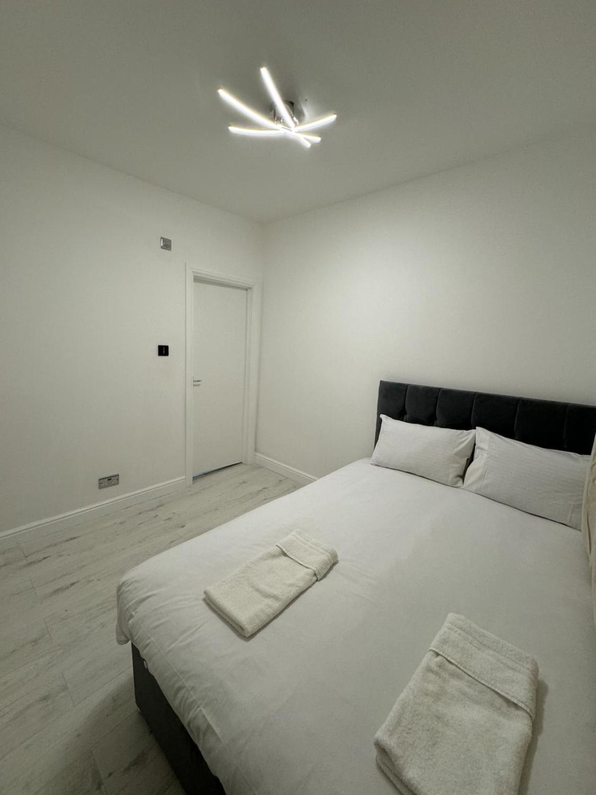 One Bedroom Flat 2nd Floor Victoria