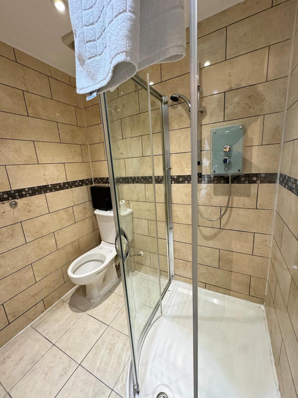 One Bedroom Flat 2nd Floor Victoria * Londra