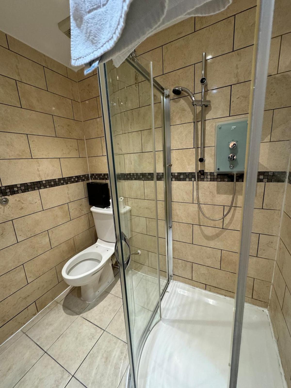 One Bedroom Flat 2nd Floor Victoria *
